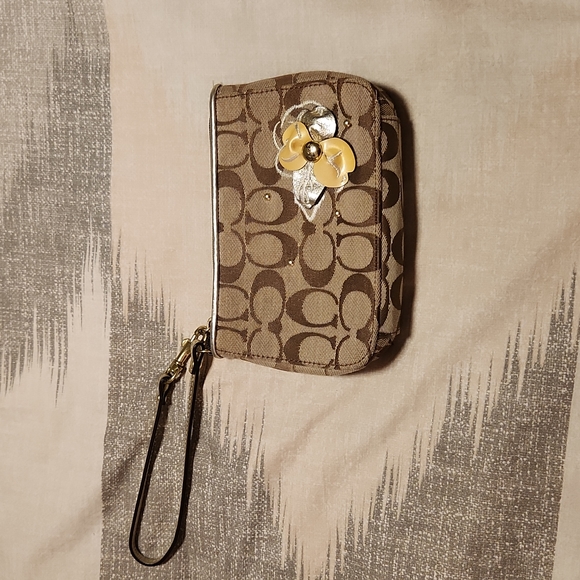 Coach wristlet - Picture 1 of 3